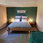Les Cedres Bleus Bed & Breakfast