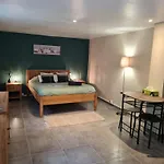 Bed & Breakfast Les Cedres Bleus Saint-Medard-de-Mussidan
