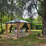 Les Cedres Bleus Bed & Breakfast