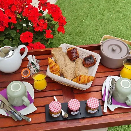 Couette-café Les Cedres Bleus *
