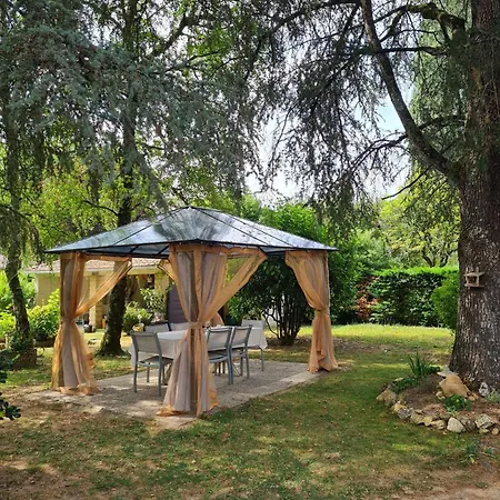 Les Cedres Bleus Bed and Breakfast