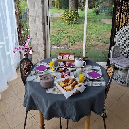 Oda ve Kahvaltı Les Cedres Bleus