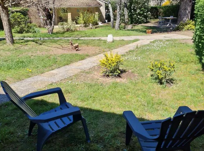 Couette-café Les Cèdres Bleus 3*