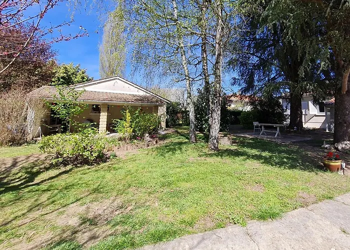 Les Cèdres Bleus Couette-café