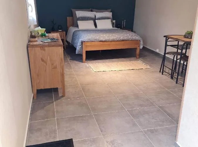 Couette-café Les Cèdres Bleus Saint-Medard-de-Mussidan