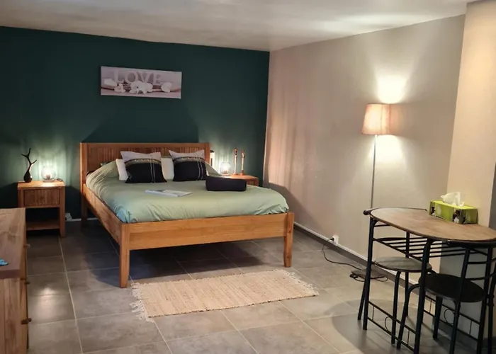 Couette-café Les Cèdres Bleus Saint-Medard-de-Mussidan