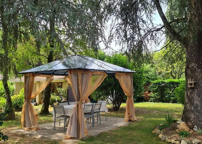 Les Cèdres Bleus Couette-café